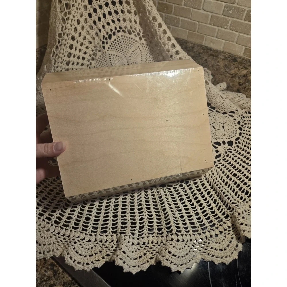 NWT Pine Wooden Heart Basket Unfinished Project Craft Piece